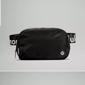 Lululemon Everywhere Belt Bag w/ Logo Strap